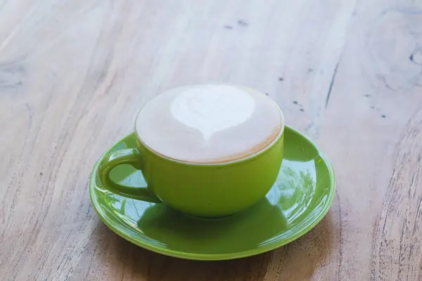 Καφές Καπουτσίνο Ξύλινο Τραπέζι Αγαπημένο Φλιτζάνι Καφέ Έννοια — Φωτογραφία Αρχείου
