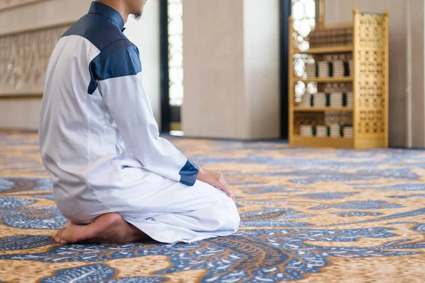 Hommes Musulmans Priant Dans Posture Tashahhud Concept Islamique — Photo