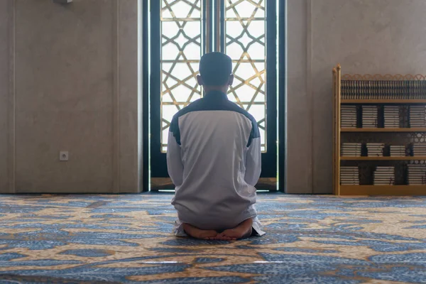 Hommes Musulmans Priant Dans Posture Tashahhud Concept Islamique — Photo