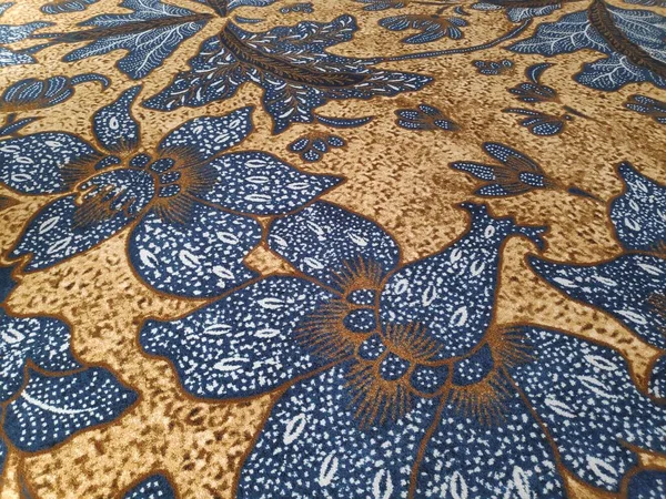 Cami halısının arka planındaki güzel batik motifi