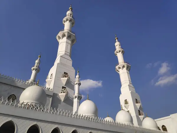 Solo, Endonezya 'daki Şeyh Zayed Büyük Camii.
