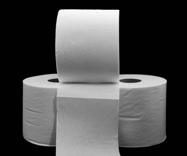 Siyah Arka Planda Beyaz Tuvalet Kağıdı Rulosu — Stok fotoğraf