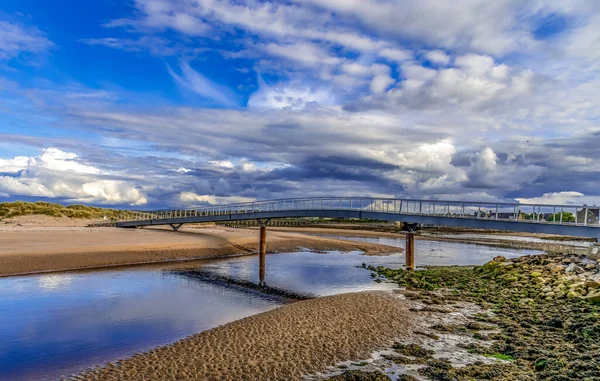 Vackert Landskap Natur Bakgrund Nybyggd Bro Över Havet Till Stranden — Stockfoto