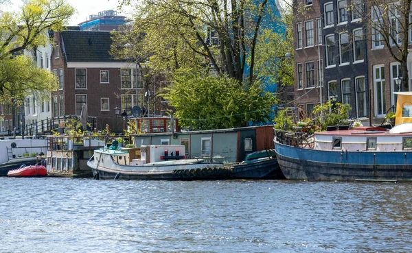 Água Canais Pontes Barcos Nos Canais Cidade Amesterdão — Fotografia de Stock