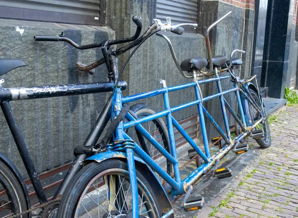 Cidade Muitas Bicicletas Ruas Amsterdã Com Bicicletas Todos Lugares — Fotografia de Stock