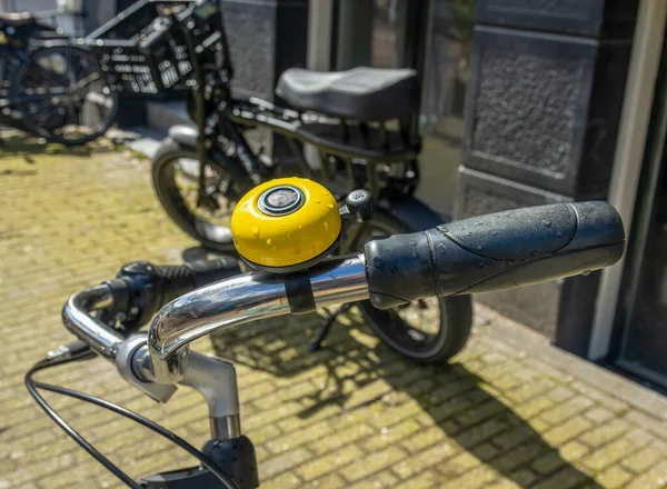 Campana Bicicleta Bicicleta Amsterdam Después Lluvia —  Fotos de Stock