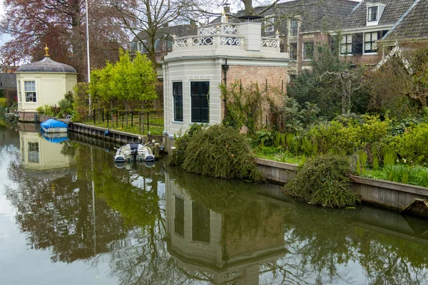Голландский Канал Красивое Отражение Лодки Здания Чайного Дома Исторические Достопримечательности — стоковое фото