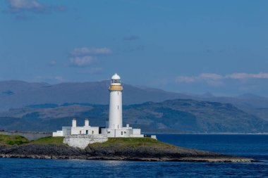 Lismore deniz feneri, Lorn Firth of Lorn 'da Loch Linnhe' nin girişindeki Eilean Musdile adasında. Bu deniz feneri mühendis Robert Stevenson tarafından tasarlandı.