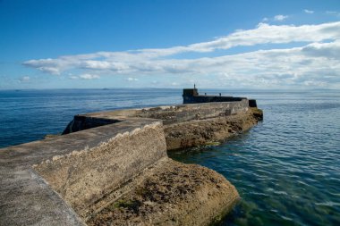 St Monan 's zigzag iskelesi, zig zag liman duvarı Fife, İskoçya