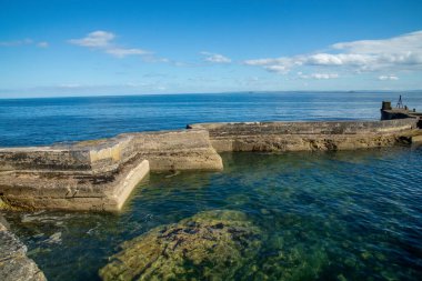 St Monan 's zigzag iskelesi, zig zag liman duvarı Fife, İskoçya