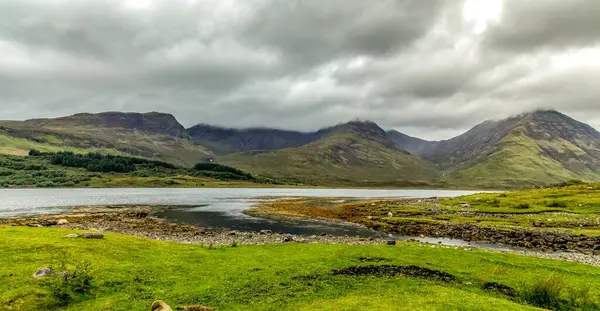 Landschap Van Munro Berg Blaven Een Schots Loch Met Wolk — Stockfoto