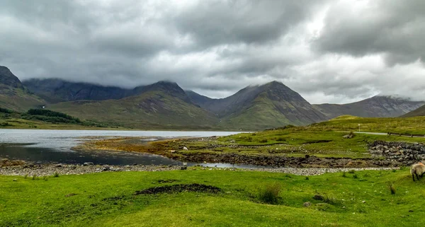 Landschap Van Munro Berg Blaven Een Schots Loch Met Wolk — Stockfoto