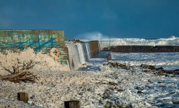 Шторм Бабет Обрушился Прибрежный Шотландский Город Лоссимут Шотландия — стоковое фото