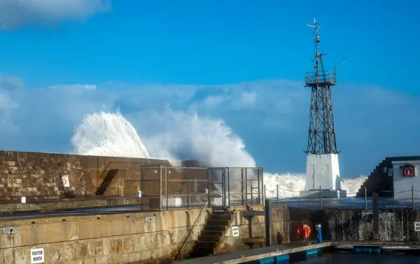 Stormigt Hav Och Stora Vågor Längs Morayshires Kust Runt Hamnen — Stockfoto
