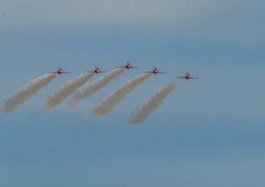 Kızıl Ok RAF Şahin jetleri havada. 