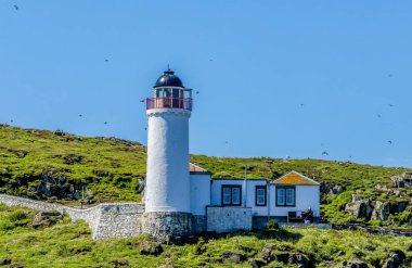 Mayıs adasındaki deniz feneri.
