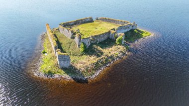 Lochindorb kalesinin insansız hava aracı görüntüsü. 