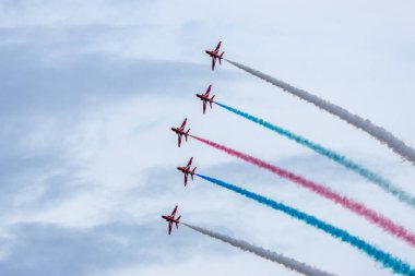 Lossiemouth üzerinde kırmızı ok jeti aerodinamik ekran ekibi
