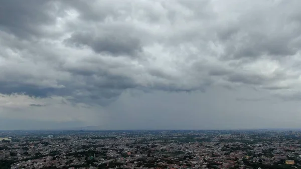 Langit Kota Musim Hujan — Stok Foto