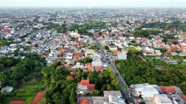 Endonezya 'da bir şehrin havadan görünüşü