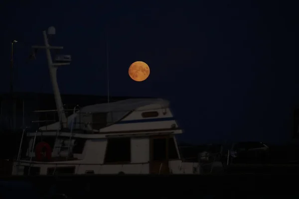 File:Moonlight Scene - Ships Saluting NMM NMMG BHC1074.jpg - Wikipedia