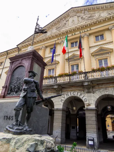 stock image View of the Monument to the Aosta Valley soldier and the Town Hall in Aosta, north Italy