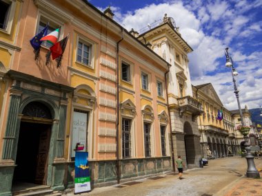 Aosta, İtalya - 4 Ağustos 2022: Emile Chanoux Meydanı.