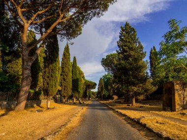 Roma, İtalya 'da Appian Yolu' nun (İtalyanca: Appia Antica) antik Roma yolu manzarası