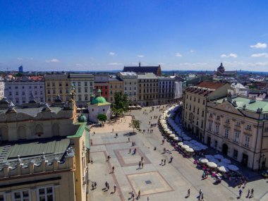 Krakow, Polonya - 12 Ağustos 2022: Pazar Meydanı manzarası.