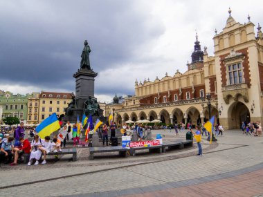 Krakow, Polonya - 12 Ağustos 2022: Ukrayna Pazar Meydanı 'nda 