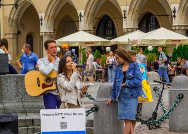 Krakow, Polonya - 12 Ağustos 2022: Ukrayna Pazar Meydanı 'nda 