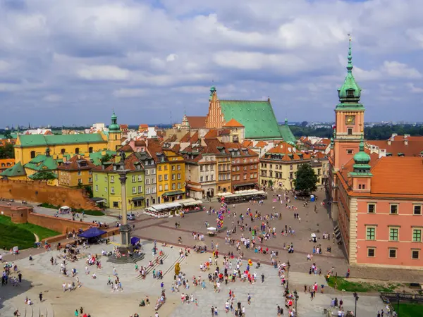 Polonya 'nın Varşova kentindeki Plac Zamkowy (Kale Meydanı) hava görüntüsü