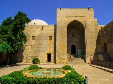 Bakü, Azerbaycan 'daki Shirvanshahs Sarayı' ndaki Şah Camii manzarası