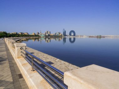 Azerbaycan Bakü Denizkenari Milli Parkı Bulvarı manzarası