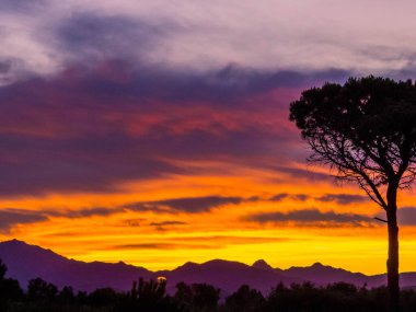 Budoni, Sardinya, İtalya 'da inanılmaz bir gün batımı