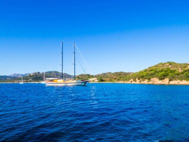 İtalya, Sardunya 'da yelken açmak