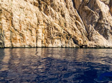 İtalya 'nın Sardinya kentindeki Tavolara Adasının sahil şeridi manzarası