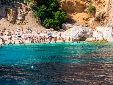 Sardunya, İtalya 'daki Orosei Körfezi' ndeki muhteşem Cala Mariolu manzarası