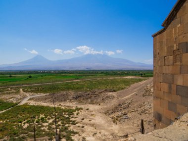 Ermenistan ile Türkiye arasındaki sınırdaki Ararat Dağı 