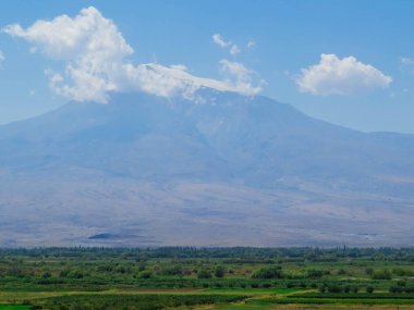 Türkiye 'de Ermenistan sınırında görülen Arart Dağı manzarası