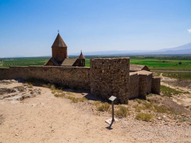 Ermenistan ile Türkiye arasındaki sınırdaki Ararat Dağı yakınlarındaki Khor Virap manastırının görüntüsü