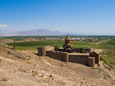 Ermenistan ile Türkiye arasındaki sınırdaki Ararat Dağı yakınlarındaki Khor Virap manastırının görüntüsü