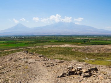 Türkiye 'de Ermenistan sınırında görülen Arart Dağı manzarası