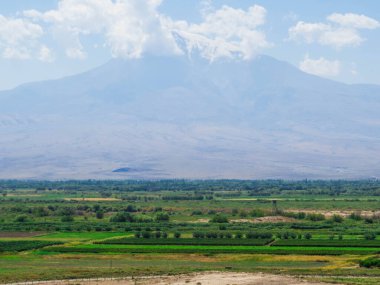 Türkiye 'de Ermenistan sınırında görülen Arart Dağı manzarası