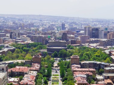 Cascade Kompleksinin tepesinden şehrin havadan görüntüsü. Erivan, Ermenistan
