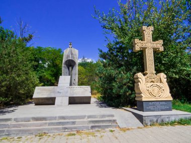 Erivan, Ermenistan 'daki Zafer Parkı' ndaki Afgan Savaş Kahramanları Anıtı. Metin: 