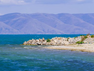 Ermenistan'daki Sevan Gölü görünümünü