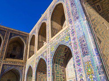 Özbekistan 'ın Semerkand kentindeki Tilla-Kari Camii manzarası