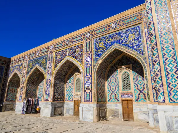 Özbekistan 'ın Semerkand kentindeki Tilla-Kari Camii manzarası