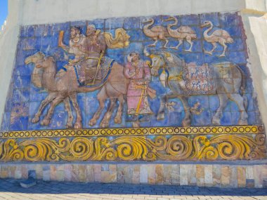 Afrasiab Duvarları 'nın yenilenmiş kısımlarında bir bas-rahatlama görüntüsü. Semerkand, Özbekistan